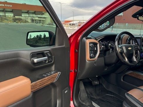 Used 2021 Chevrolet Silverado 1500 High Country w/ Technology Package image 10
