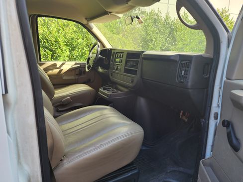 Used 2008 Chevrolet Express 1500 RWD image 17