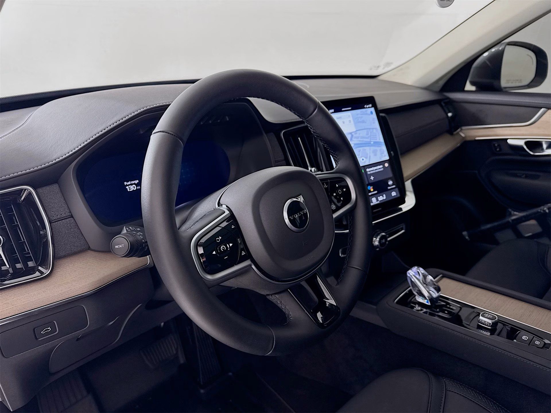 Used 2025 Volvo XC90 B6 Core w/ Protection Package Premier AWD/4WD image 9