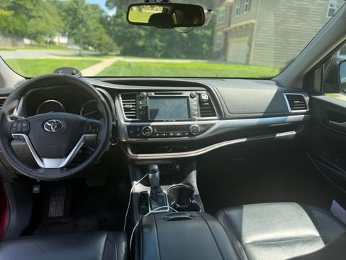 Used 2016 Toyota Highlander XLE AWD/4WD image 15