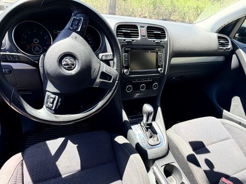 Used 2014 Volkswagen Golf 4-Door FWD image 9