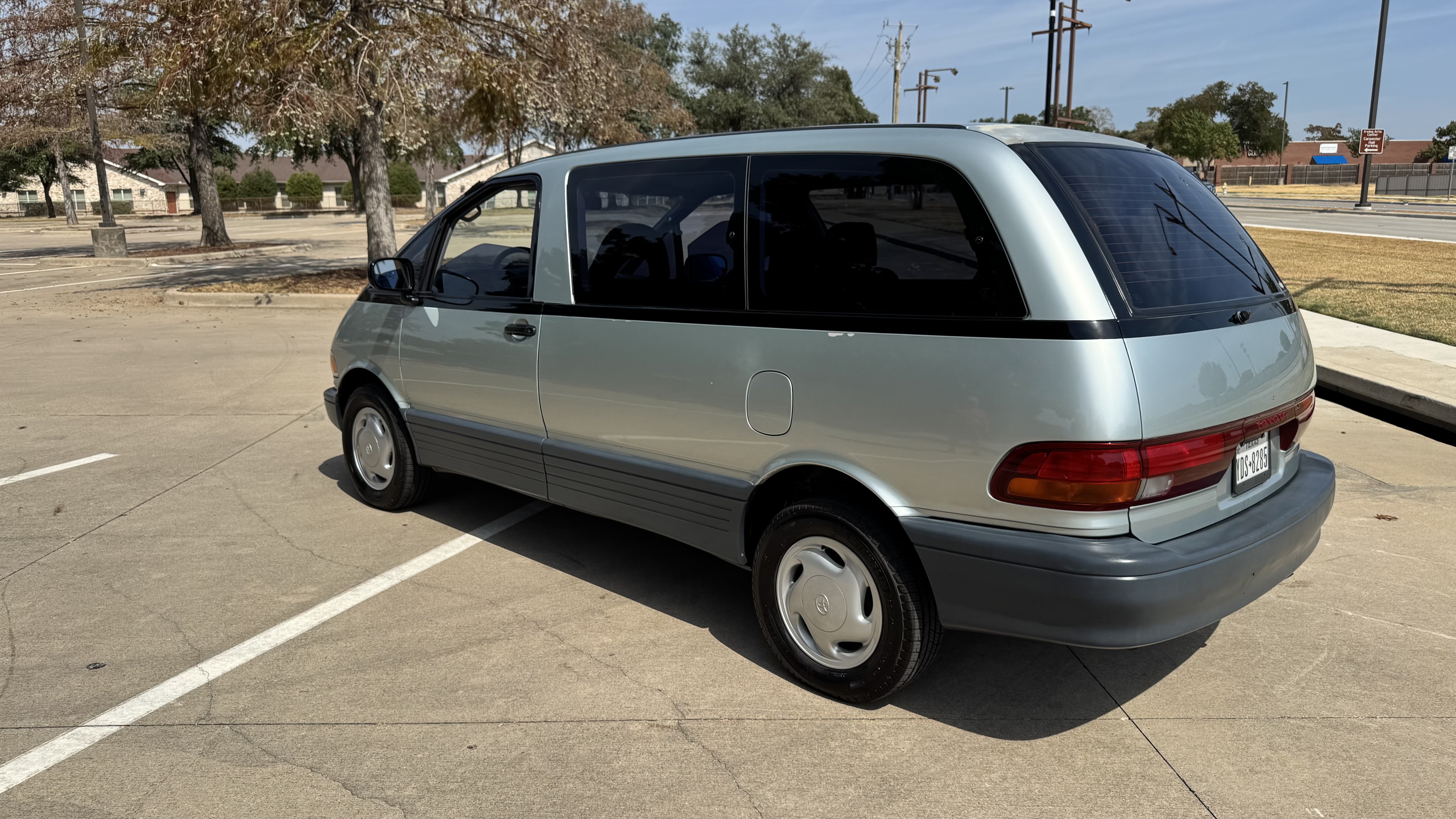 Used 1993 Toyota Previa Deluxe RWD image 5
