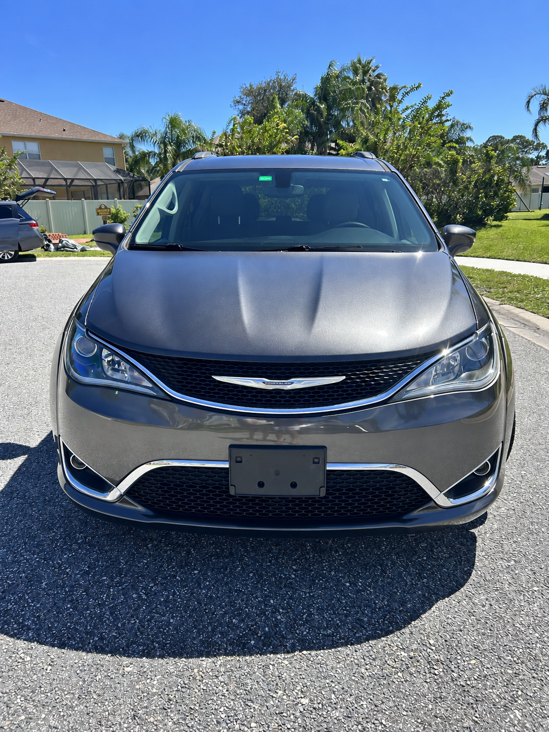 Used 2017 Chrysler Pacifica Touring-L w/ Tire & Wheel Group FWD image 4