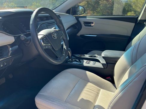 Used 2016 Toyota Avalon Touring image 9