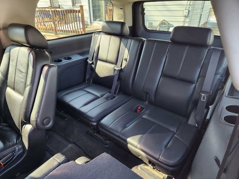 Used 2008 GMC Yukon XL SLT w/ SLT Preferred Equipment Group image 13