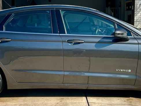 Used 2018 Ford Fusion SE image 10