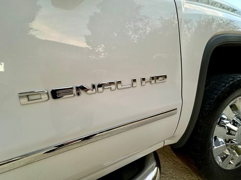 Used 2018 GMC Sierra 2500 Denali w/ Duramax Plus Package image 8