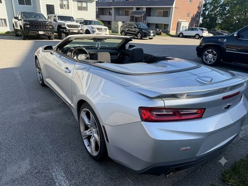 Used 2017 Chevrolet Camaro SS RWD image 4