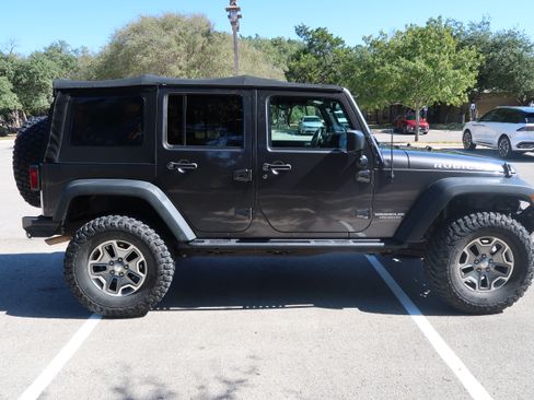 Used 2017 Jeep Wrangler Unlimited Rubicon w/ Connectivity Group image 6