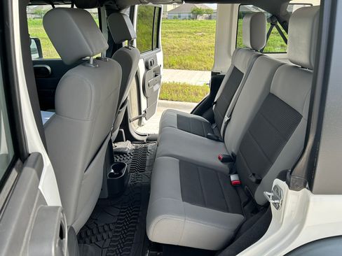 Used 2010 Jeep Wrangler Unlimited Sport AWD/4WD image 15