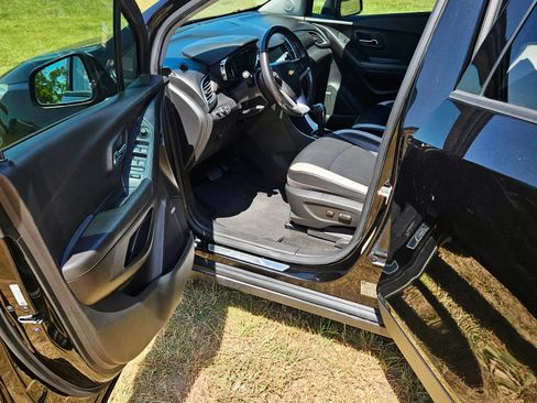 Used 2019 Chevrolet Trax Premier w/ Midnight Edition FWD image 17