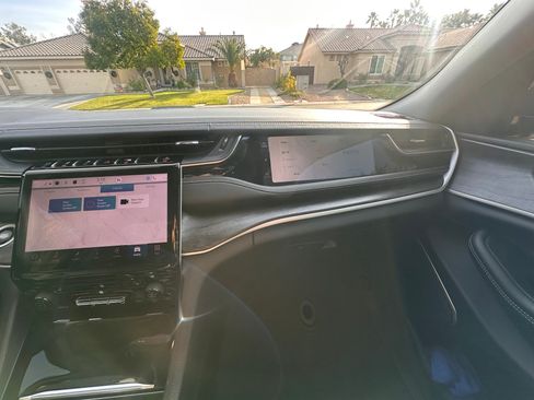 Used 2023 Jeep Grand Cherokee 4WD 4xe image 14