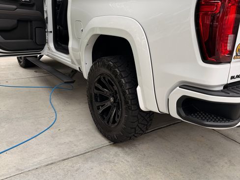 Used 2022 GMC Sierra 1500 AT4 w/ AT4 Premium Package AWD/4WD image 21