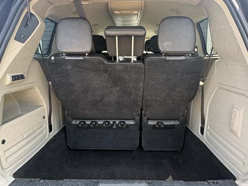 Used 2014 Chrysler Town & Country Touring-L FWD image 14