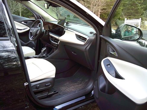 Used 2024 Buick Encore GX Avenir w/ Avenir Convenience Package image 11