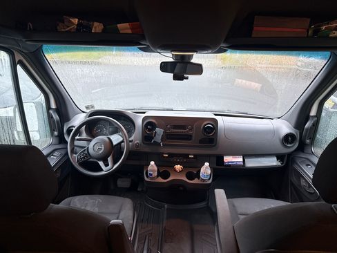 Used 2021 Mercedes-Benz Sprinter 2500 image 8