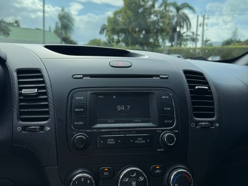 Used 2016 Kia Forte EX image 10