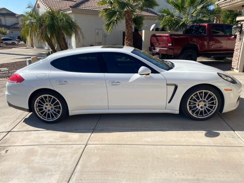 Used 2015 Porsche Panamera image 4