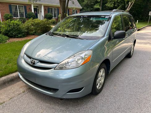 Used 2009 Toyota Sienna LE image 18
