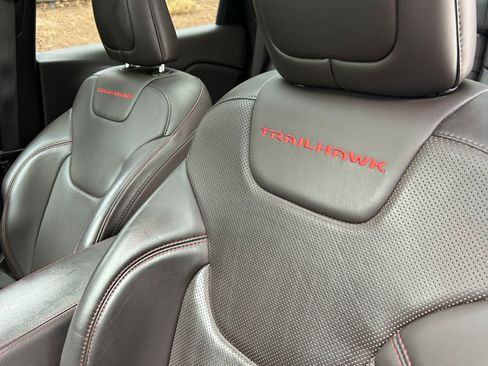 Used 2018 Jeep Cherokee Trailhawk w/ Quick Order Package 27L image 18