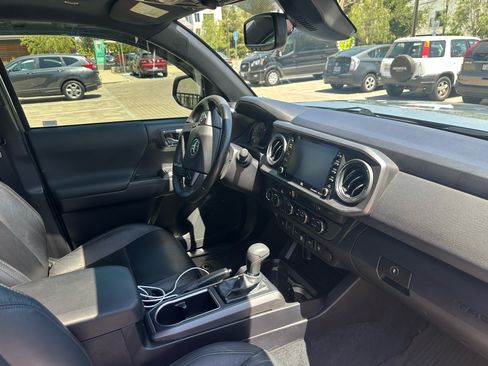 Used 2022 Toyota Tacoma TRD Off-Road w/ TRD Premium Off Road Package image 16