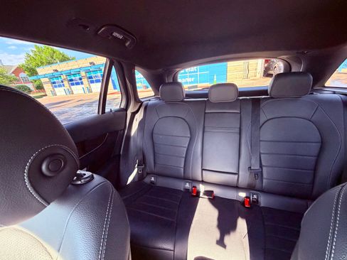 Used 2019 Mercedes-Benz GLC 300 4MATIC image 12