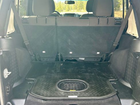 Used 2018 Jeep Wrangler Unlimited Sport S image 11