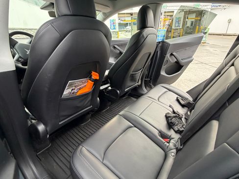 Used 2021 Tesla Model Y Long Range image 2