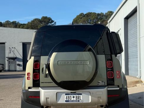 Used 2024 Land Rover Defender 110 S image 21