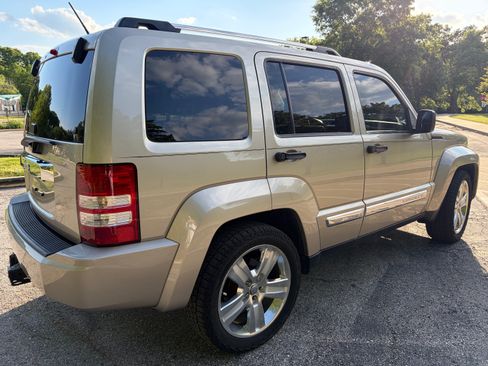 Used 2011 Jeep Liberty Limited w/ Tire & Wheel Group AWD/4WD image 5