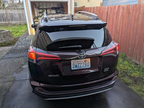 Used 2016 Toyota RAV4 XLE image 5