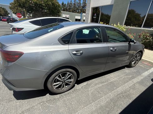 Used 2024 Kia Forte LXS w/ LXS Technology Package FWD image 8