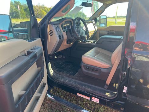 Used 2015 Ford F450 Lariat w/ Lariat Interior Package image 8
