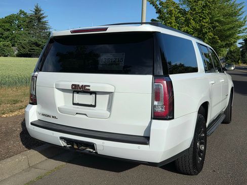 Used 2017 GMC Yukon XL SLT AWD/4WD image 5