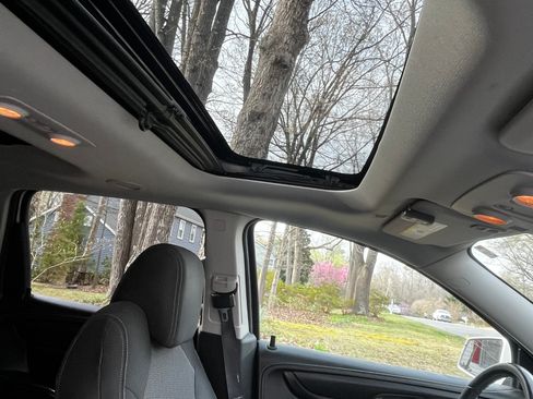 Used 2016 Chevrolet Traverse LT w/ Style and Technology Package image 11