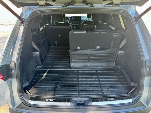 Used 2025 Toyota Grand Highlander AWD Hybrid image 25
