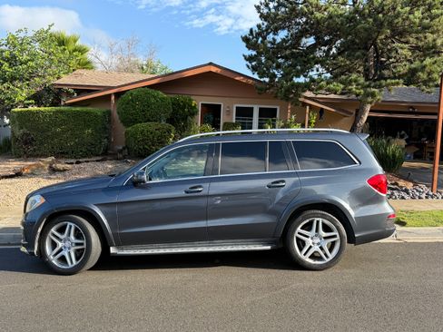 Used 2014 Mercedes-Benz GL 550 4MATIC image 4