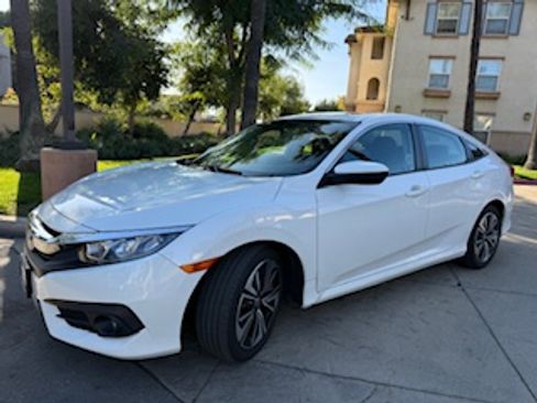 Used 2018 Honda Civic EX-T image 4