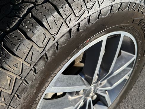 Used 2017 Jeep Grand Cherokee Limited w/ Luxury Group II image 24