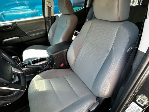 Used 2019 Toyota Tacoma SR5 RWD image 12