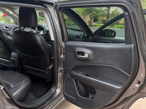 Used 2021 Jeep Compass Latitude FWD image 8