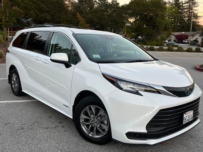 Used 2021 Toyota Sienna LE w/ LE Plus Package