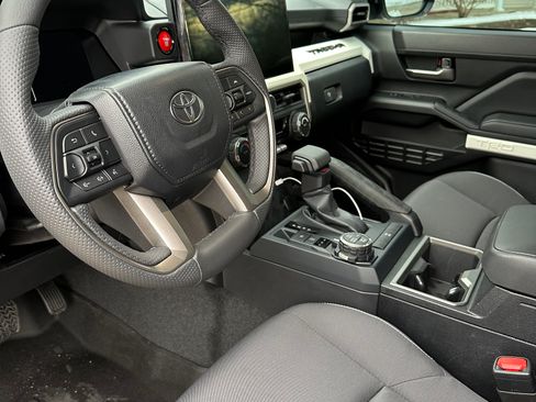 Used 2024 Toyota Tacoma TRD Off-Road image 2