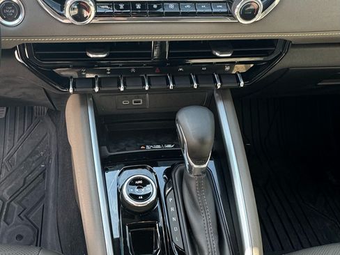 Used 2025 Chevrolet Colorado ZR2 w/ ZR2 Bison Edition image 18