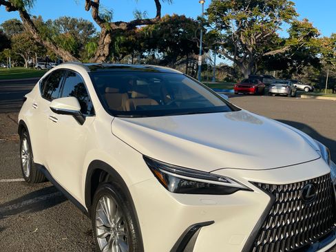 Used 2025 Lexus NX 300h AWD w/ Luxury Package image 4