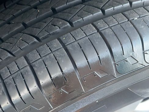 Used 2005 Toyota Highlander 2WD w/ 3rd Row image 4