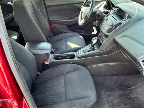 Used 2016 Ford Focus SE w/ SE Sport Package image 10