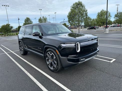 Used 2025 Rivian R1S Adventure image 11