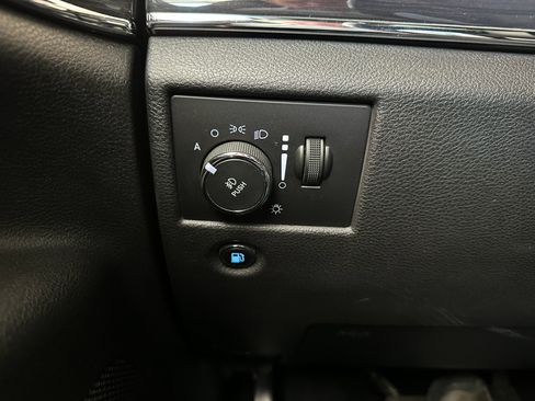 Used 2019 Jeep Grand Cherokee Overland AWD/4WD image 8