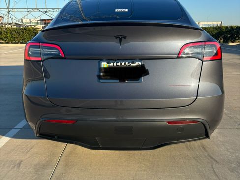 Used 2023 Tesla Model Y Performance image 9